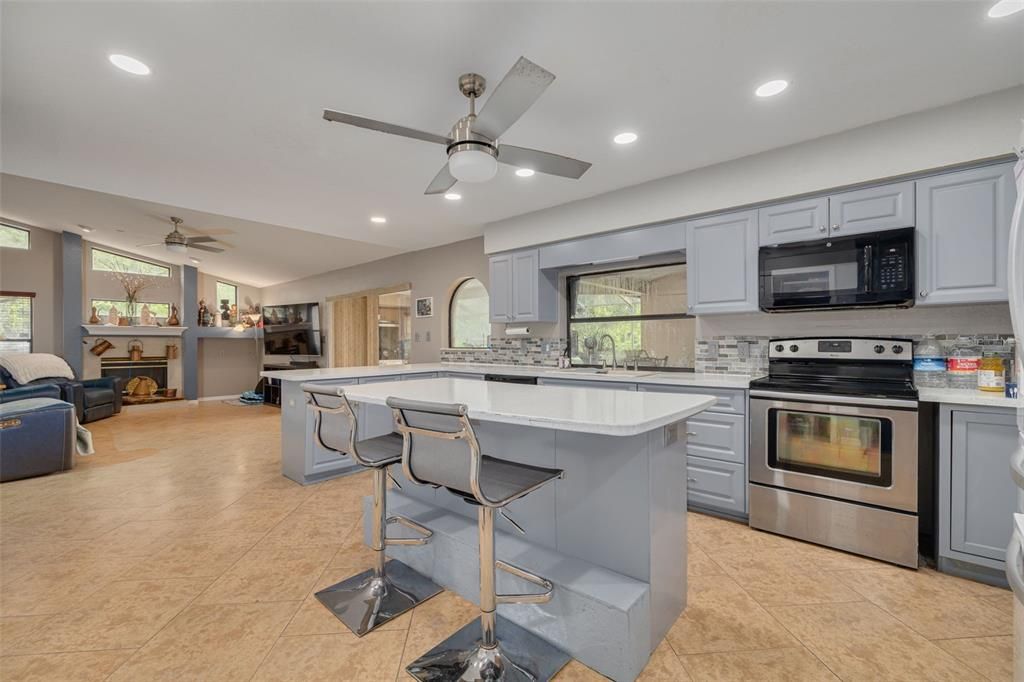En Venta: $530,000 (3 camas, 2 baños, 2418 Pies cuadrados)