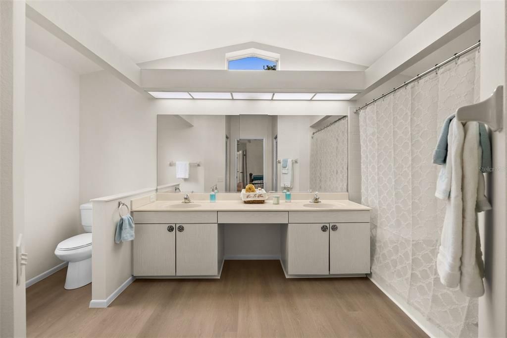 En Venta: $330,000 (3 camas, 2 baños, 1716 Pies cuadrados)
