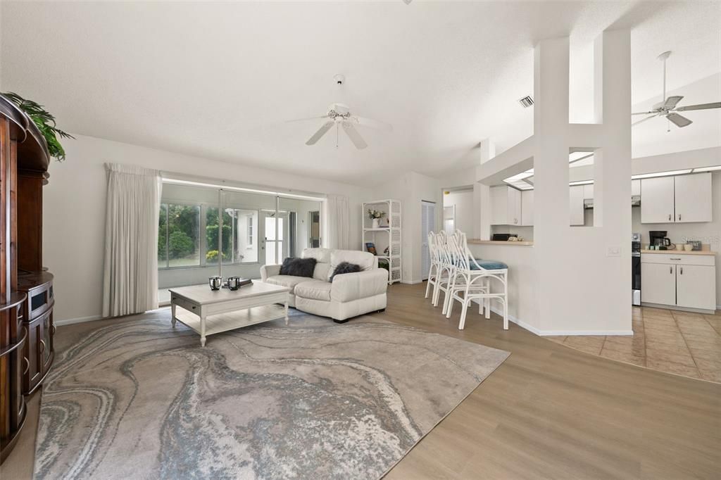 En Venta: $330,000 (3 camas, 2 baños, 1716 Pies cuadrados)
