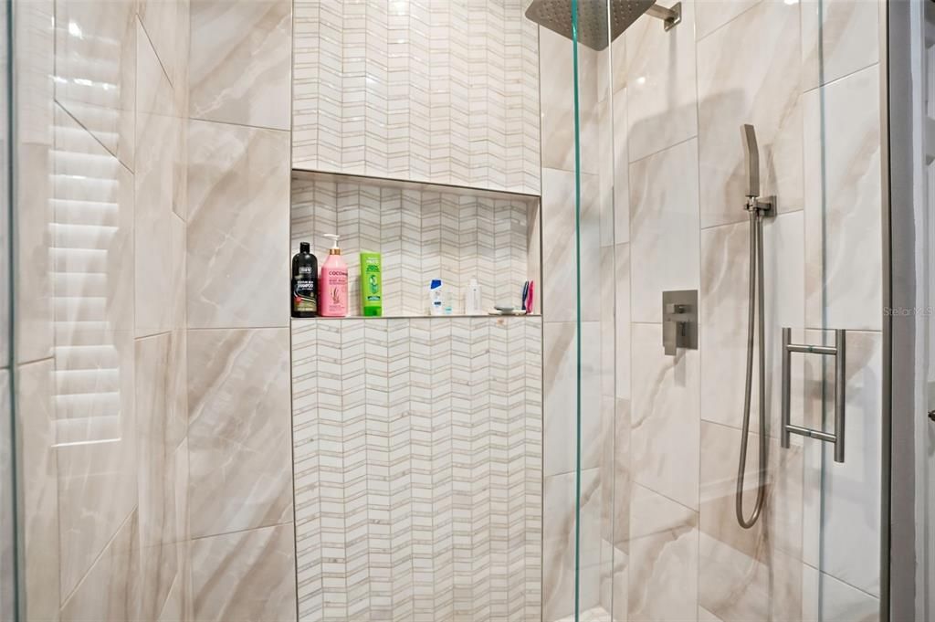 En Venta: $1,300,000 (4 camas, 3 baños, 3787 Pies cuadrados)