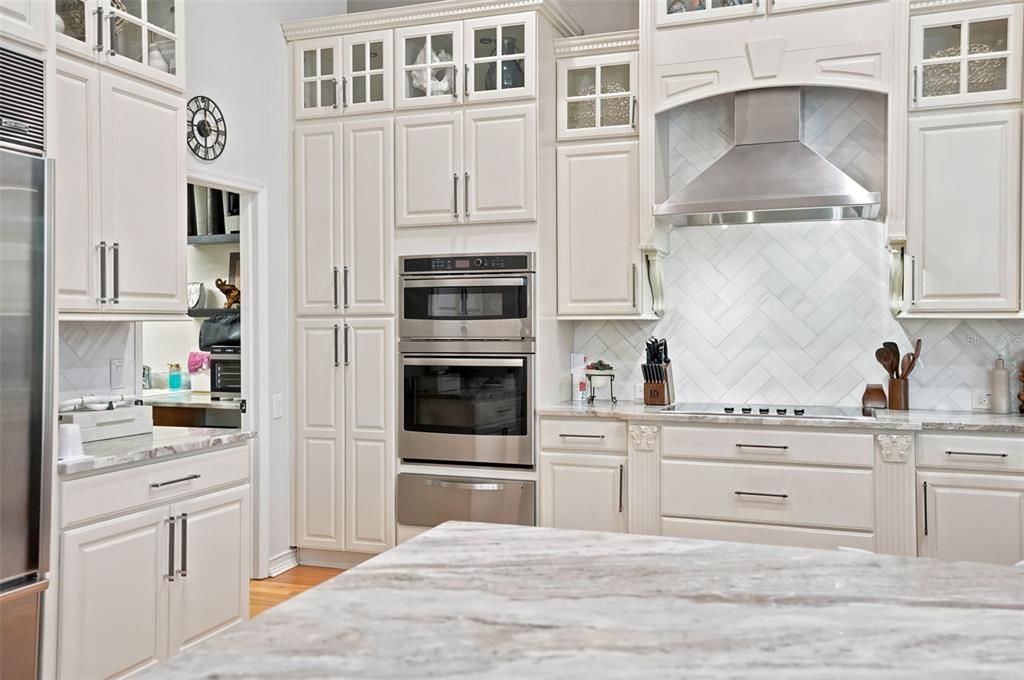 En Venta: $1,300,000 (4 camas, 3 baños, 3787 Pies cuadrados)