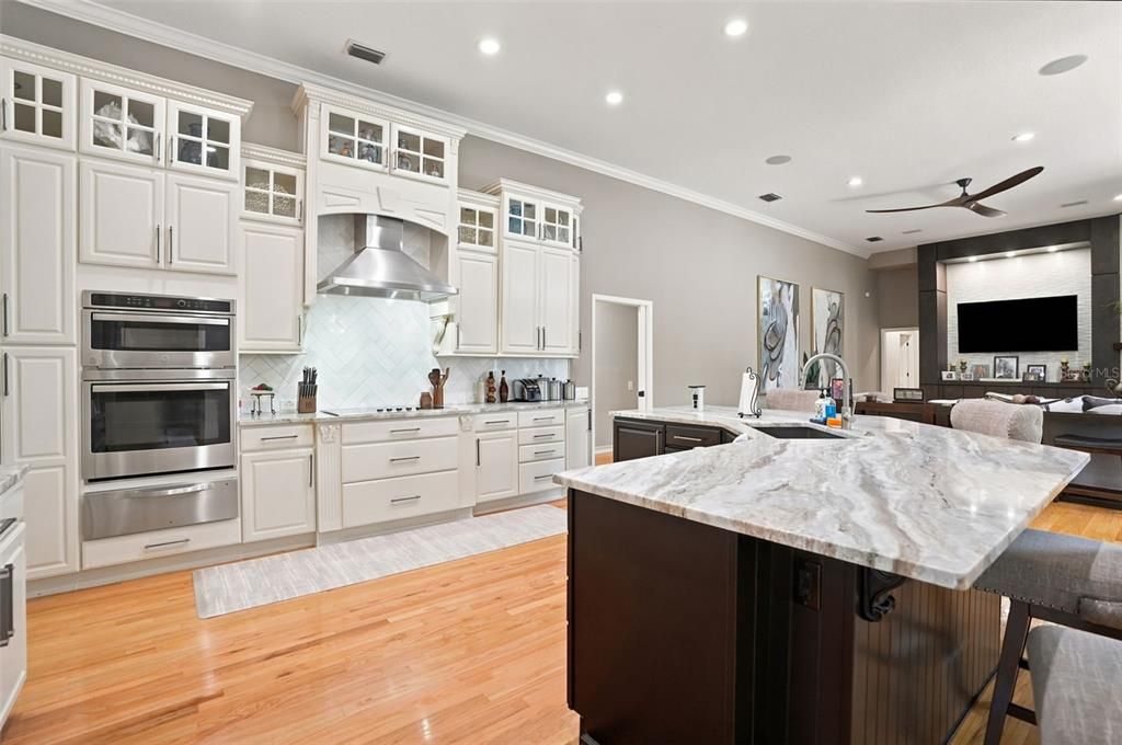 En Venta: $1,300,000 (4 camas, 3 baños, 3787 Pies cuadrados)