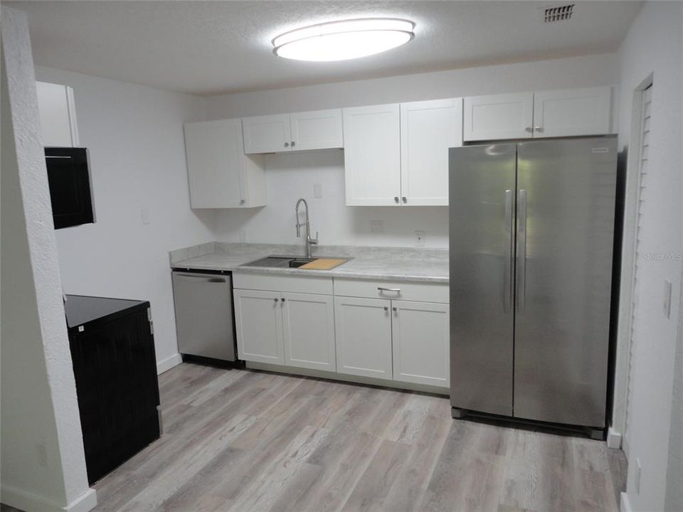 For Rent: $1,350 (1 beds, 1 baths, 576 Square Feet)