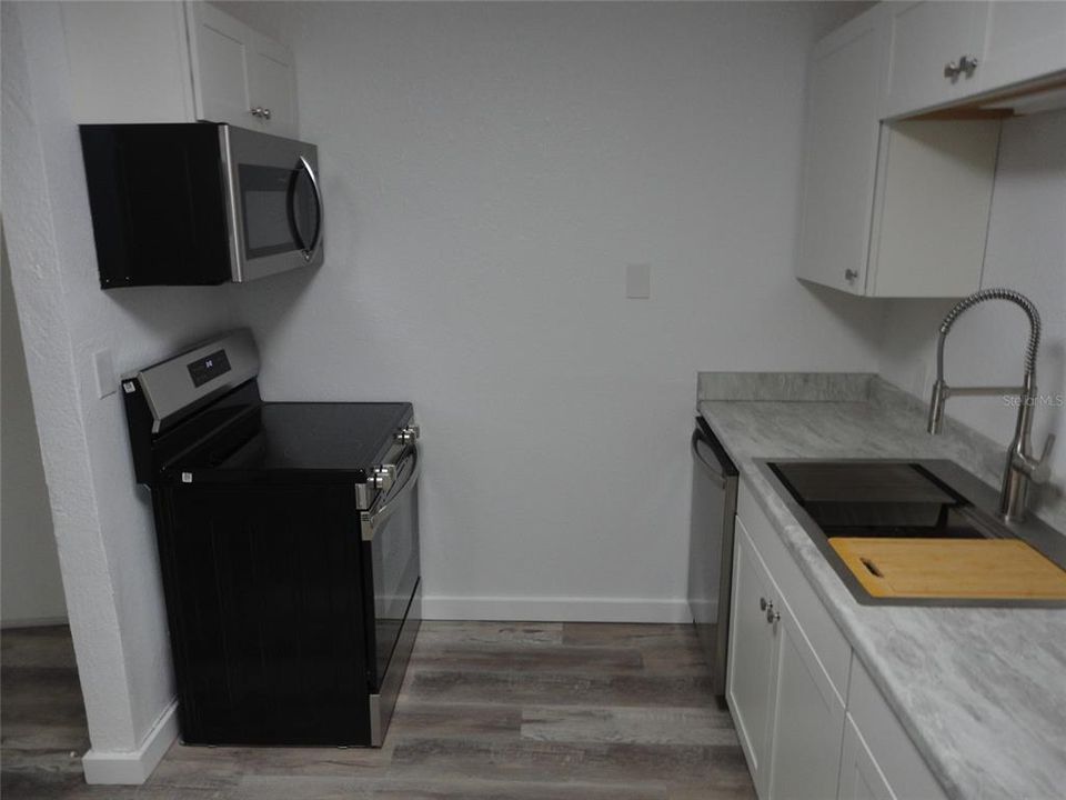 For Rent: $1,350 (1 beds, 1 baths, 576 Square Feet)