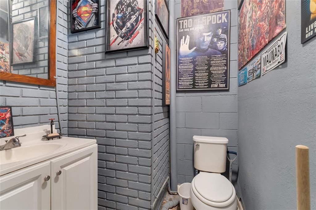 For Sale: $325,000 (3 beds, 2 baths, 2221 Square Feet)