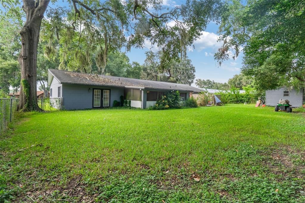 For Sale: $325,000 (3 beds, 2 baths, 2221 Square Feet)