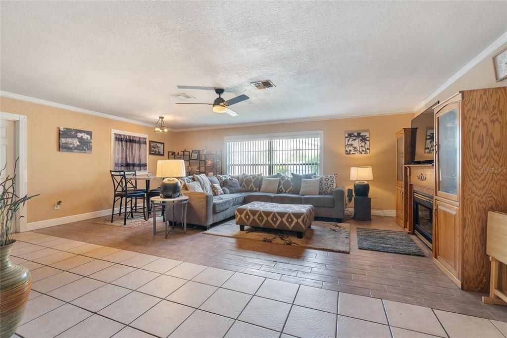 For Sale: $325,000 (3 beds, 2 baths, 2221 Square Feet)