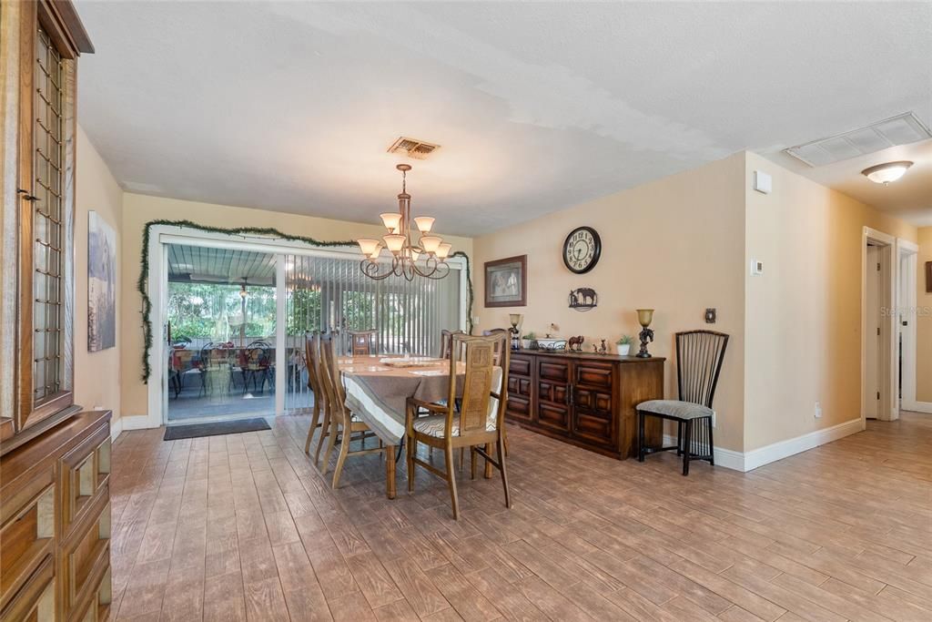 For Sale: $325,000 (3 beds, 2 baths, 2221 Square Feet)