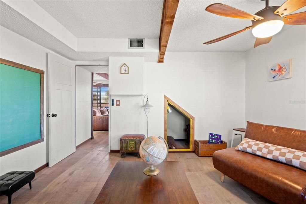 En Venta: $574,999 (4 camas, 2 baños, 1841 Pies cuadrados)