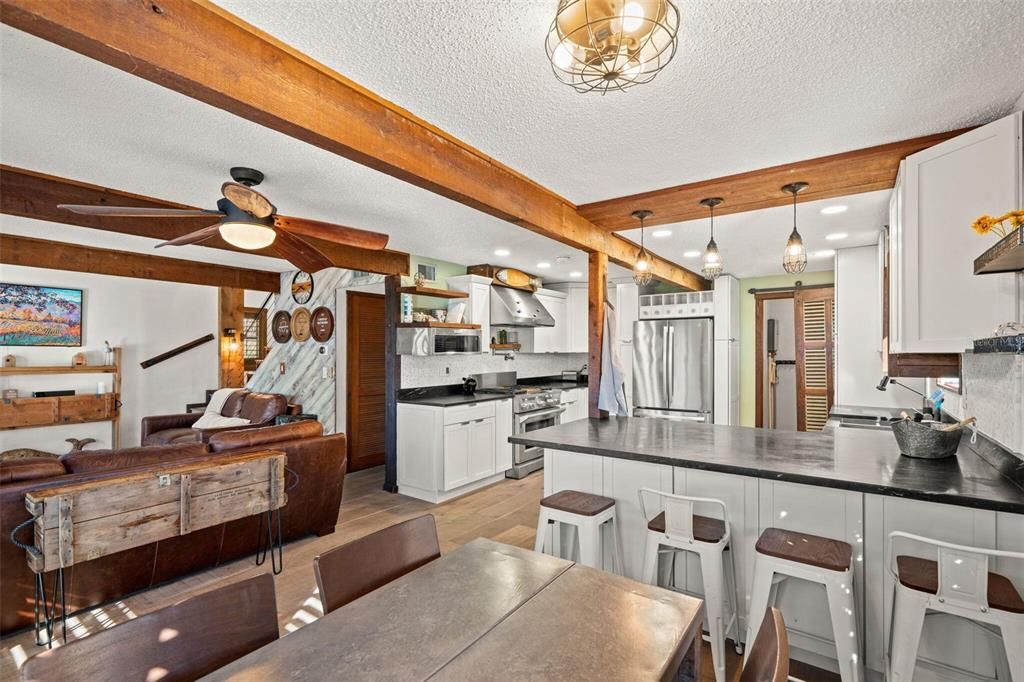 En Venta: $574,999 (4 camas, 2 baños, 1841 Pies cuadrados)