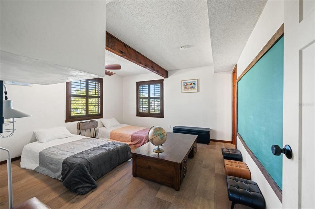 En Venta: $574,999 (4 camas, 2 baños, 1841 Pies cuadrados)