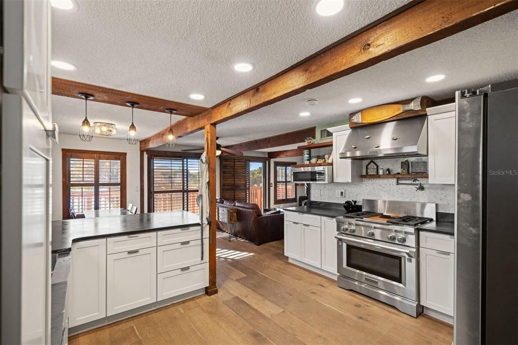 En Venta: $574,999 (4 camas, 2 baños, 1841 Pies cuadrados)