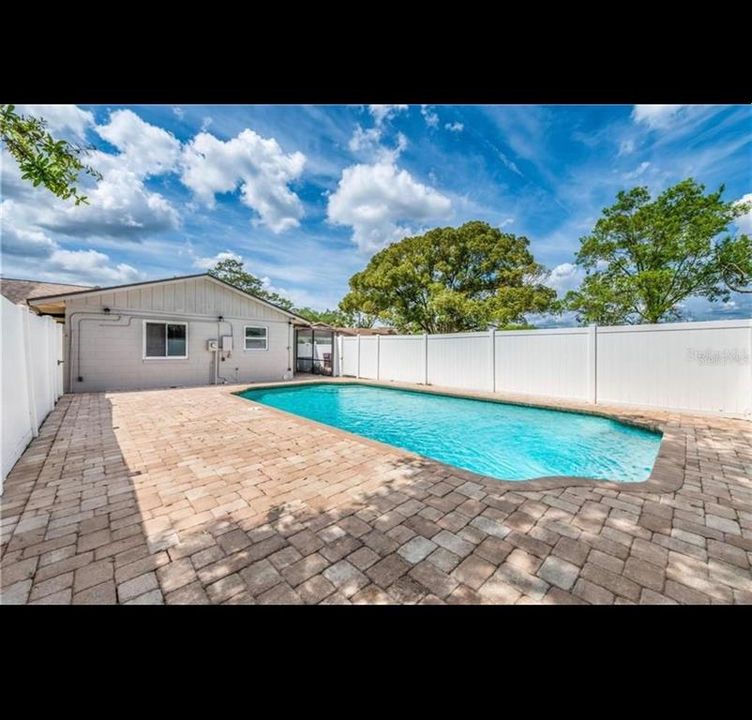 For Rent: $2,400 (2 beds, 2 baths, 968 Square Feet)