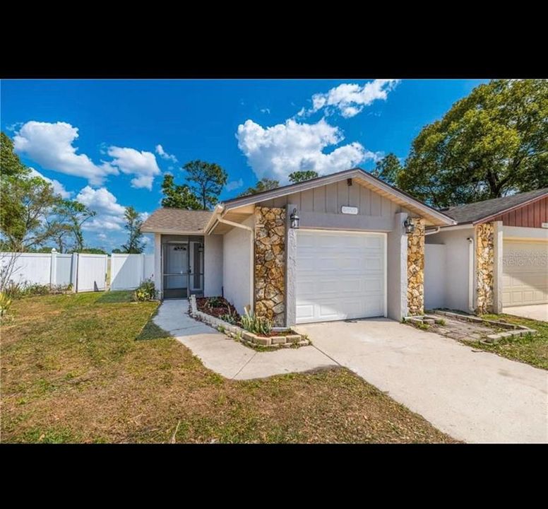 For Rent: $2,400 (2 beds, 2 baths, 968 Square Feet)