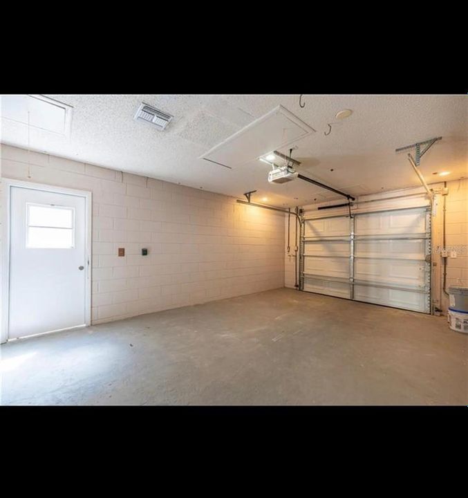For Rent: $2,400 (2 beds, 2 baths, 968 Square Feet)