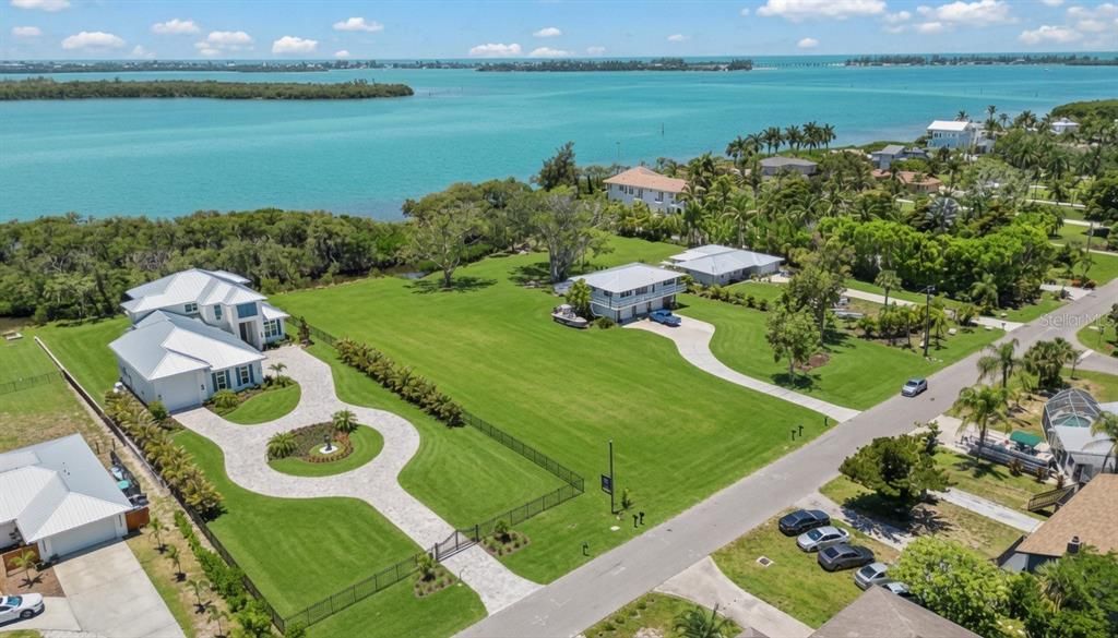 For Sale: $795,900 (0.70 acres)