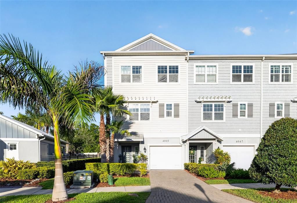 For Sale: $735,000 (3 beds, 3 baths, 2080 Square Feet)