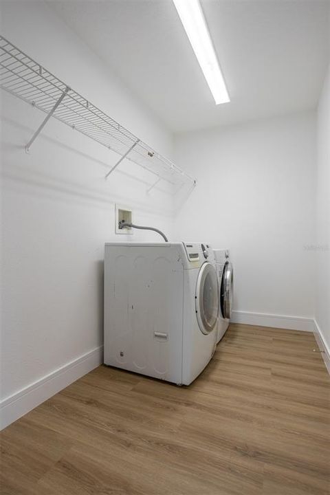 На продажу: $319,999 (3 спален, 2 ванн, 1596 Квадратных фут)
