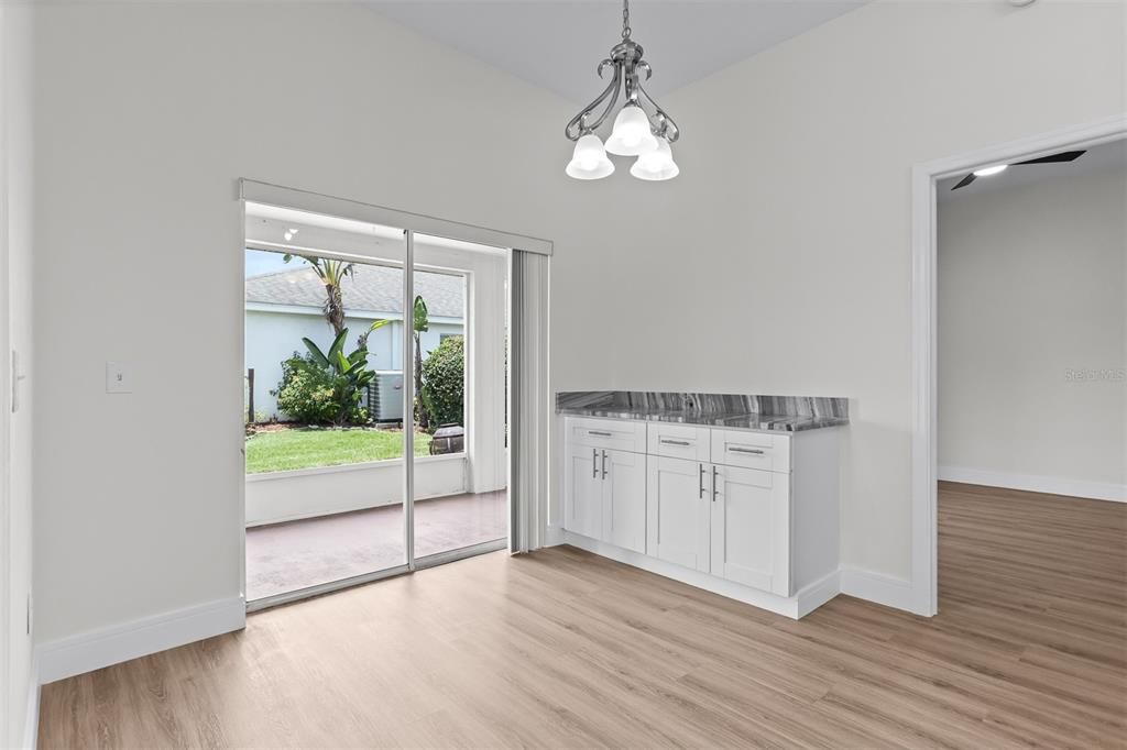 На продажу: $319,999 (3 спален, 2 ванн, 1596 Квадратных фут)