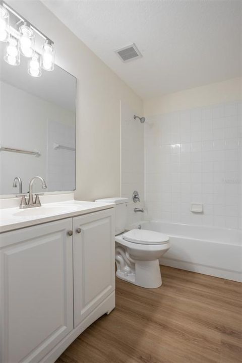 На продажу: $319,999 (3 спален, 2 ванн, 1596 Квадратных фут)