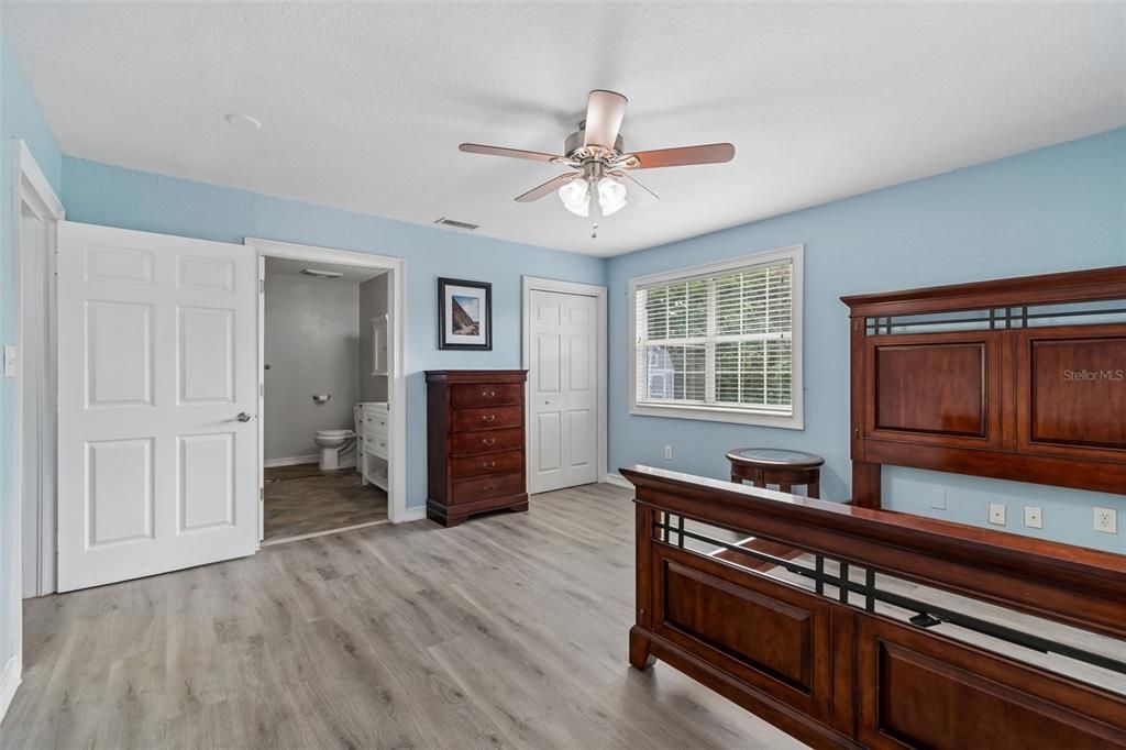 For Sale: $429,000 (3 beds, 3 baths, 1866 Square Feet)