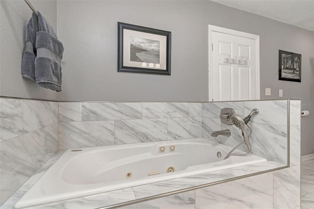 For Sale: $429,000 (3 beds, 3 baths, 1866 Square Feet)