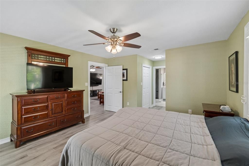 For Sale: $429,000 (3 beds, 3 baths, 1866 Square Feet)