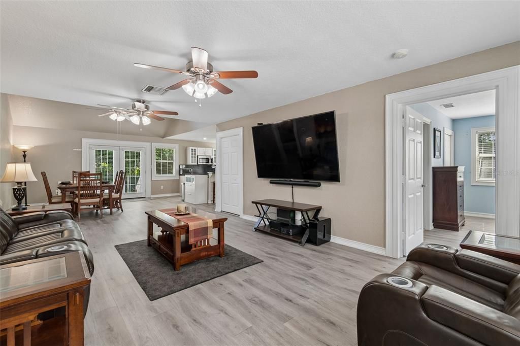 For Sale: $429,000 (3 beds, 3 baths, 1866 Square Feet)