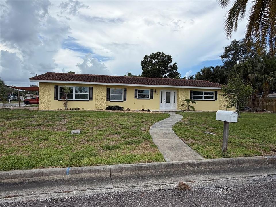 For Sale: $440,000 (3 beds, 2 baths, 1339 Square Feet)