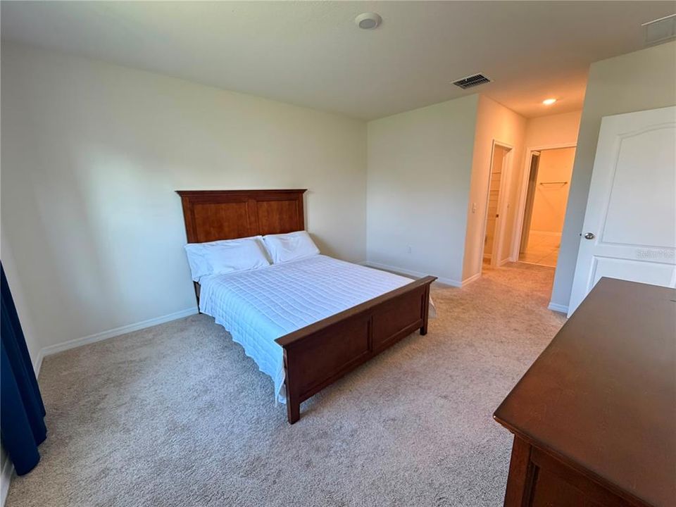 For Rent: $1,900 (3 beds, 2 baths, 1672 Square Feet)