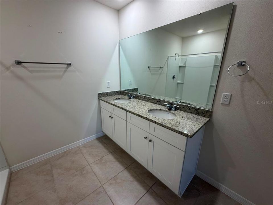 For Rent: $1,900 (3 beds, 2 baths, 1672 Square Feet)