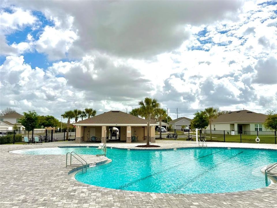 For Rent: $1,900 (3 beds, 2 baths, 1672 Square Feet)
