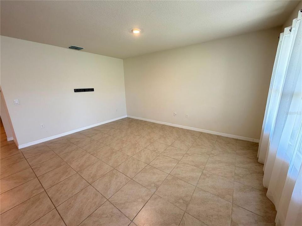 For Rent: $1,900 (3 beds, 2 baths, 1672 Square Feet)