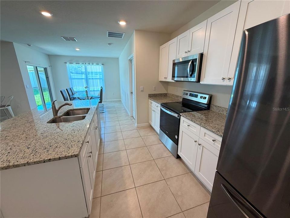 For Rent: $1,900 (3 beds, 2 baths, 1672 Square Feet)