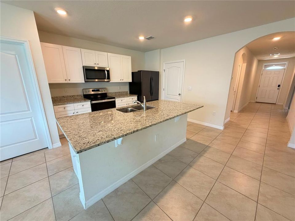 For Rent: $1,900 (3 beds, 2 baths, 1672 Square Feet)