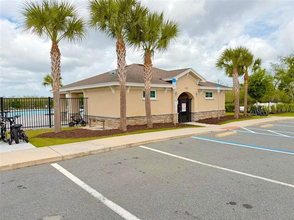 For Rent: $1,900 (3 beds, 2 baths, 1672 Square Feet)