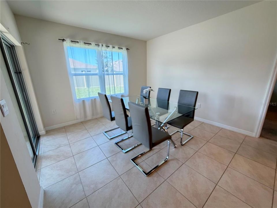 For Rent: $1,900 (3 beds, 2 baths, 1672 Square Feet)