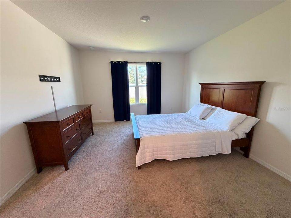 For Rent: $1,900 (3 beds, 2 baths, 1672 Square Feet)