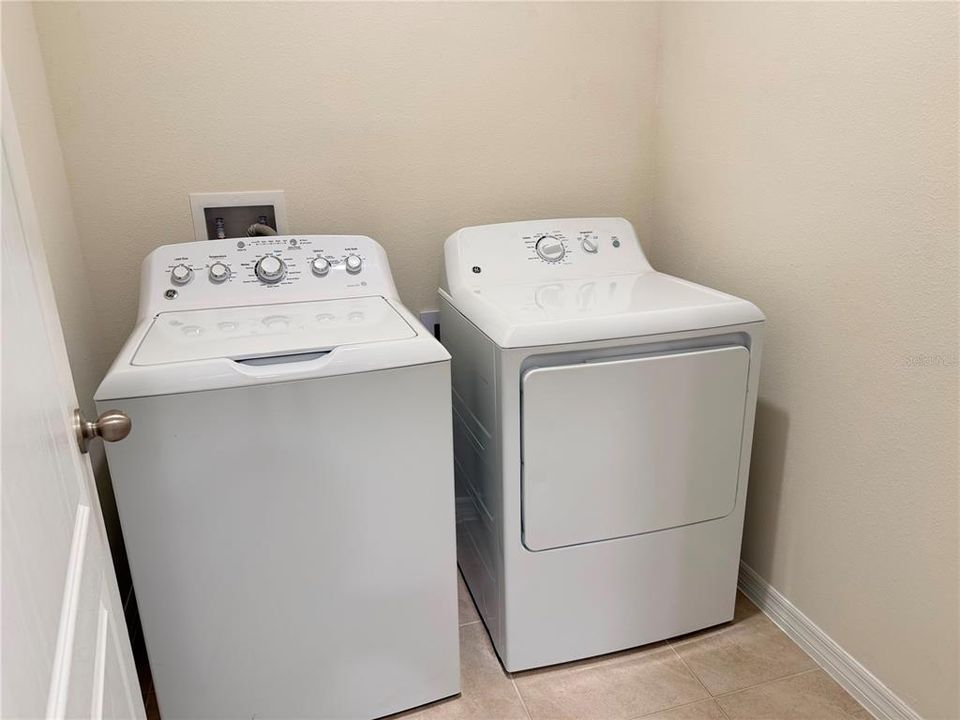 For Rent: $1,900 (3 beds, 2 baths, 1672 Square Feet)