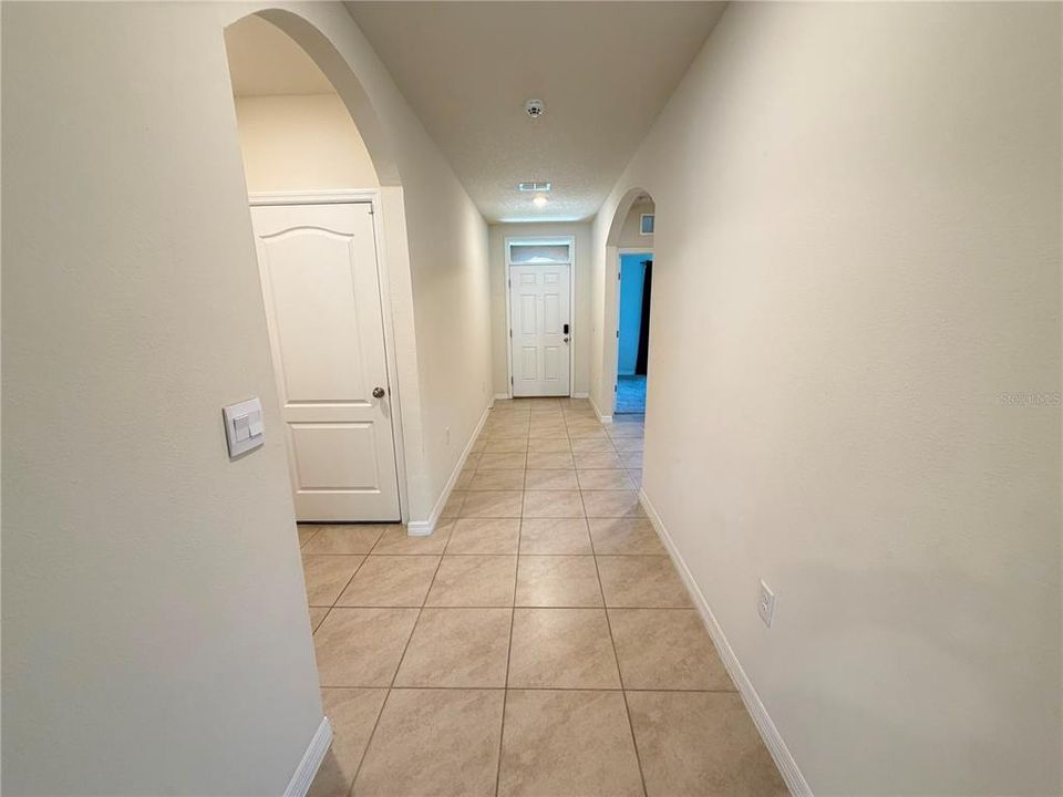 For Rent: $1,900 (3 beds, 2 baths, 1672 Square Feet)
