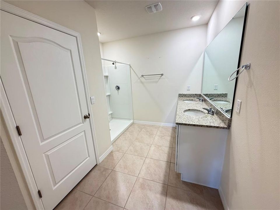 For Rent: $1,900 (3 beds, 2 baths, 1672 Square Feet)