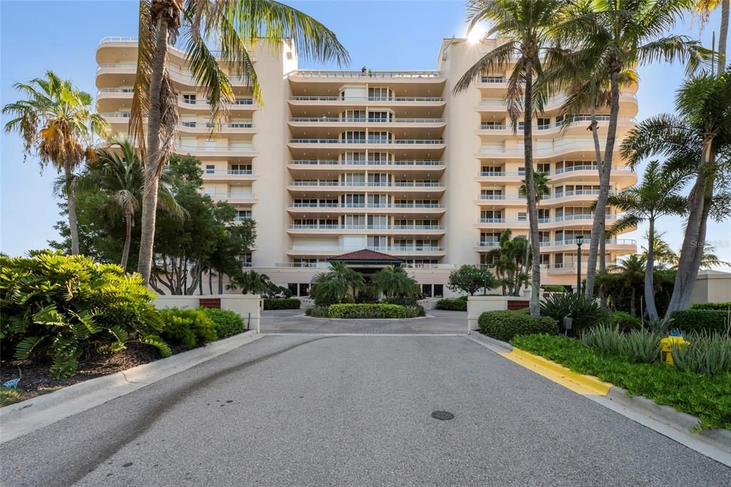 For Sale: $1,160,000 (3 beds, 3 baths, 2369 Square Feet)