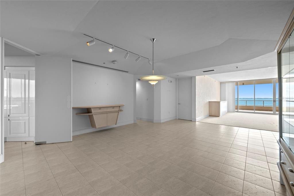 For Sale: $1,160,000 (3 beds, 3 baths, 2369 Square Feet)