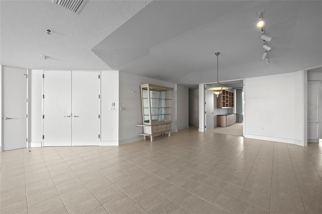 For Sale: $1,160,000 (3 beds, 3 baths, 2369 Square Feet)