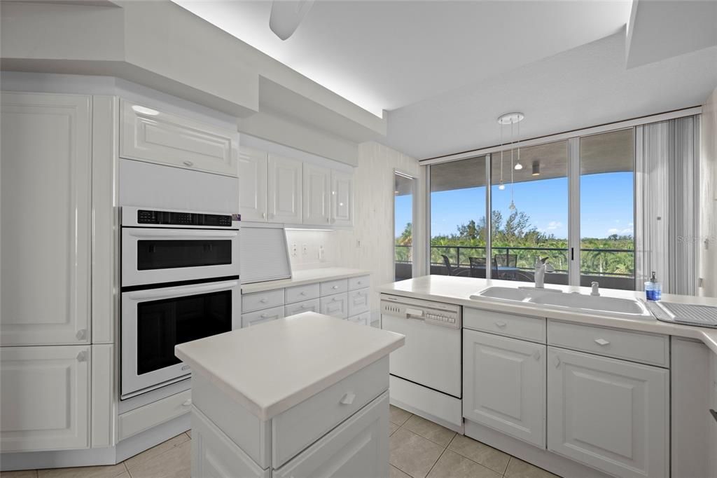 For Sale: $1,160,000 (3 beds, 3 baths, 2369 Square Feet)