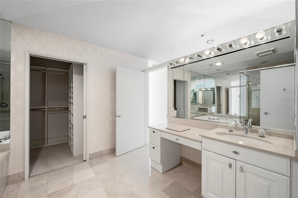 For Sale: $1,160,000 (3 beds, 3 baths, 2369 Square Feet)