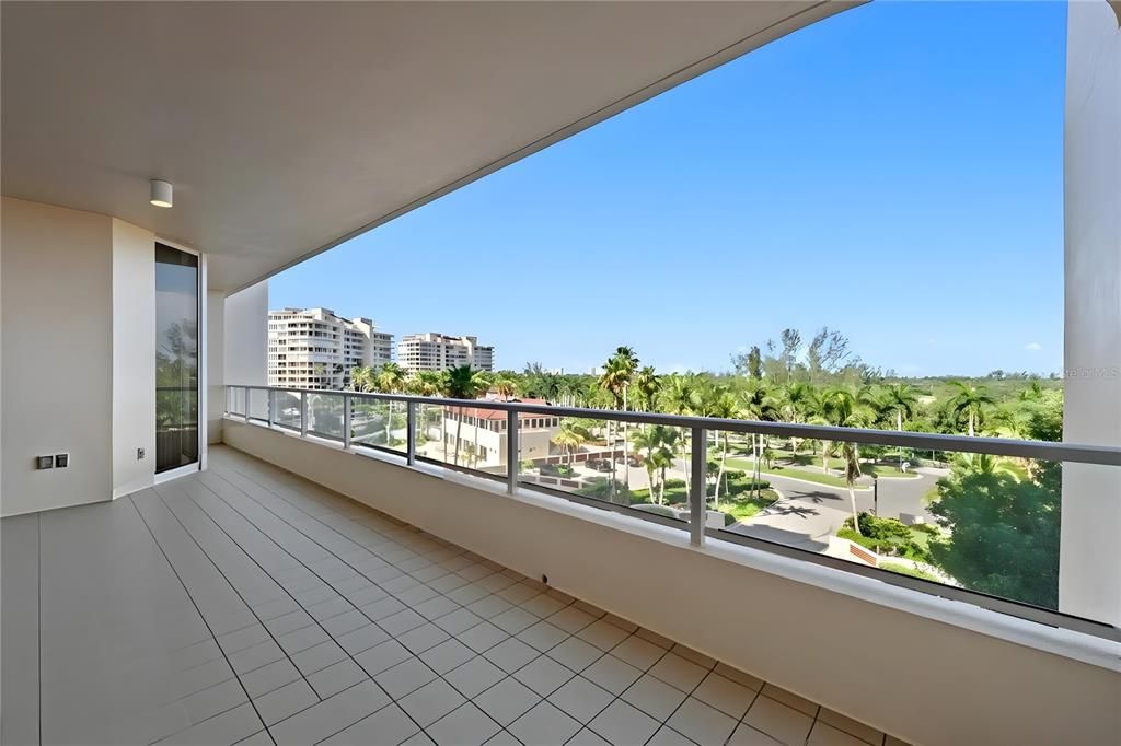 For Sale: $1,160,000 (3 beds, 3 baths, 2369 Square Feet)