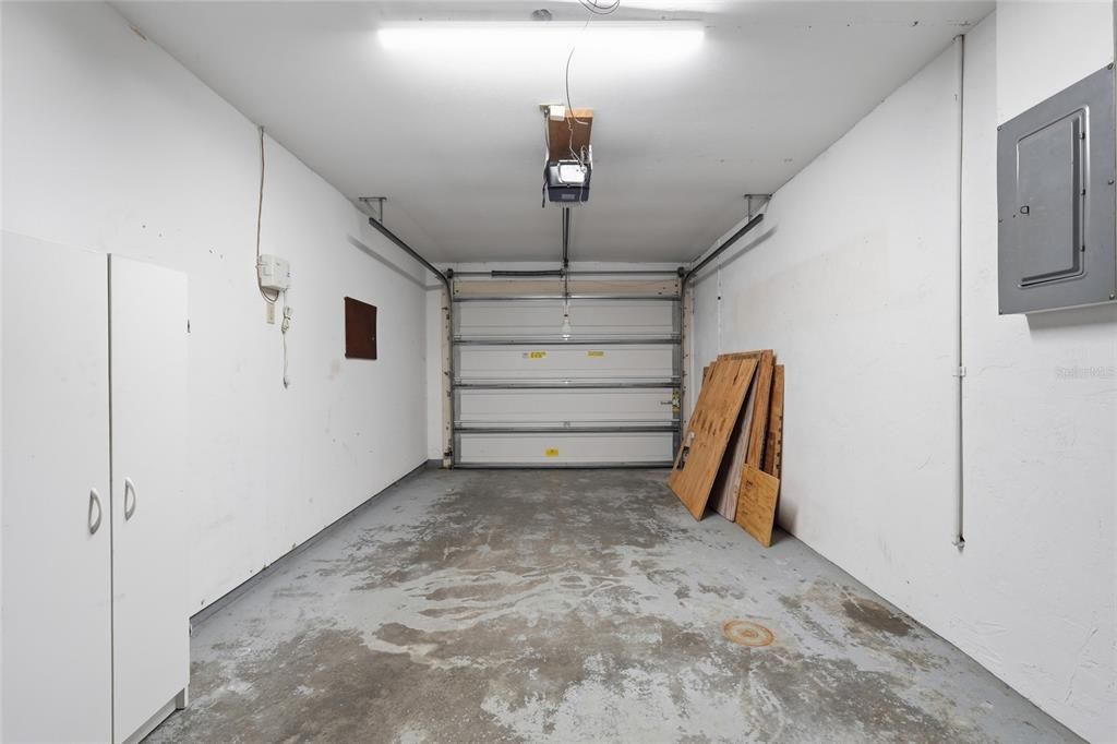 For Sale: $350,000 (2 beds, 2 baths, 988 Square Feet)