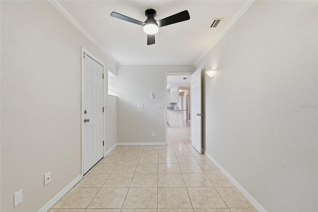 For Sale: $350,000 (2 beds, 2 baths, 988 Square Feet)