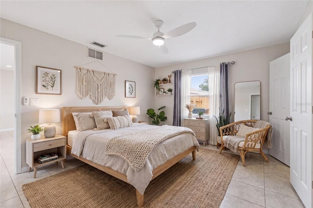 For Sale: $350,000 (2 beds, 2 baths, 988 Square Feet)